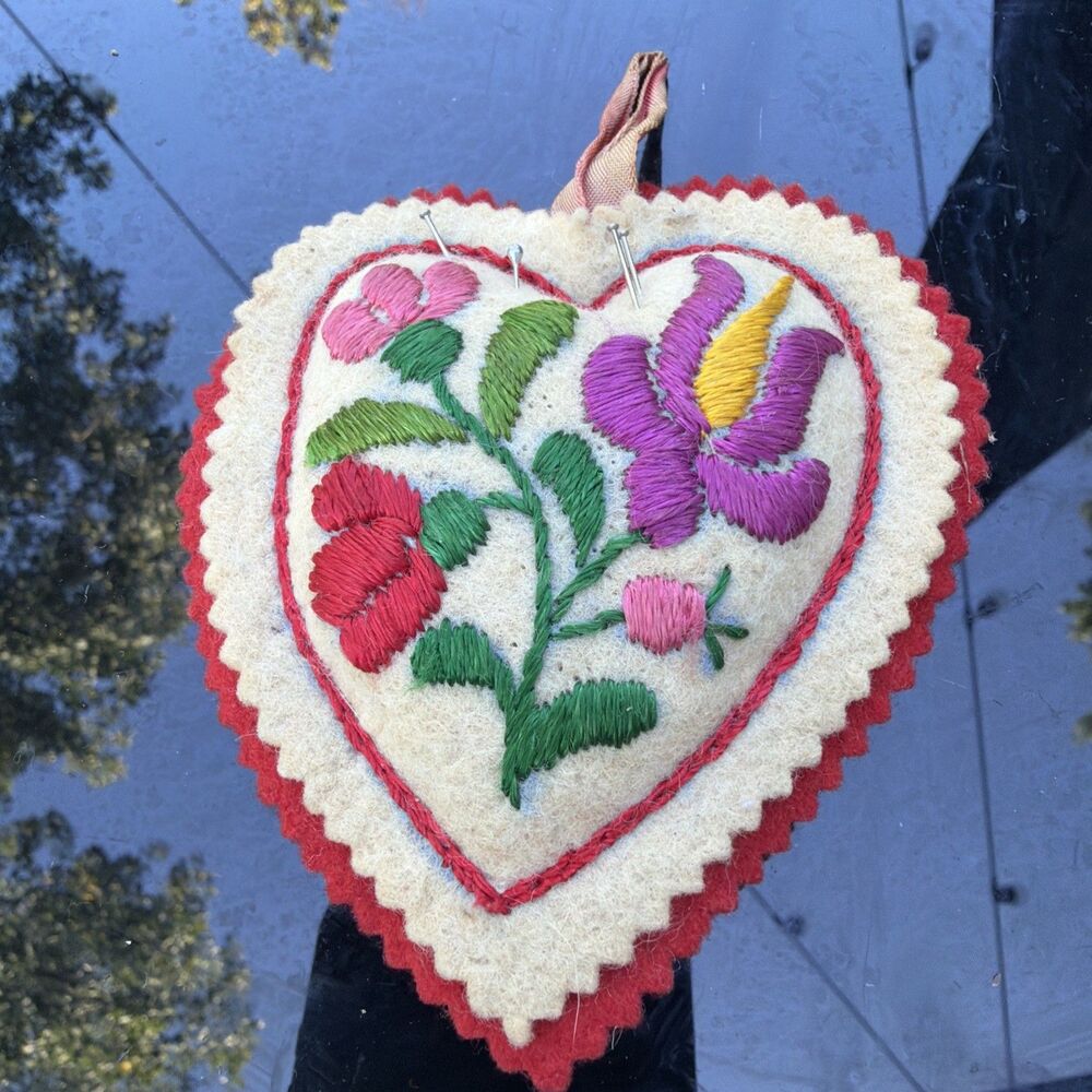 Vintage 1950s Pin Cushion Felt Heart Shaped Dutch Flowers Embroidered Sewing